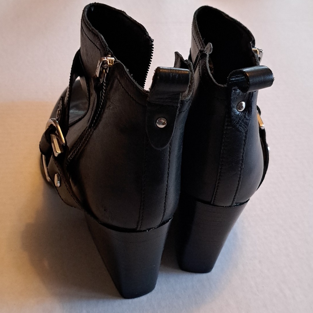 MARC FISHER Leather Chunky Heel Size 8.5 Booties - Picture 4 of 8